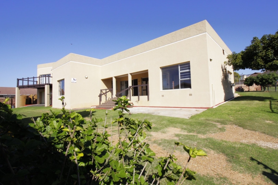 4 Bedroom Property for Sale in Wavecrest Eastern Cape
